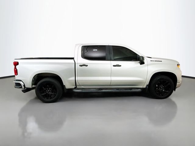 Used 2022 Silver Ice Metallic Chevrolet Custom image 9