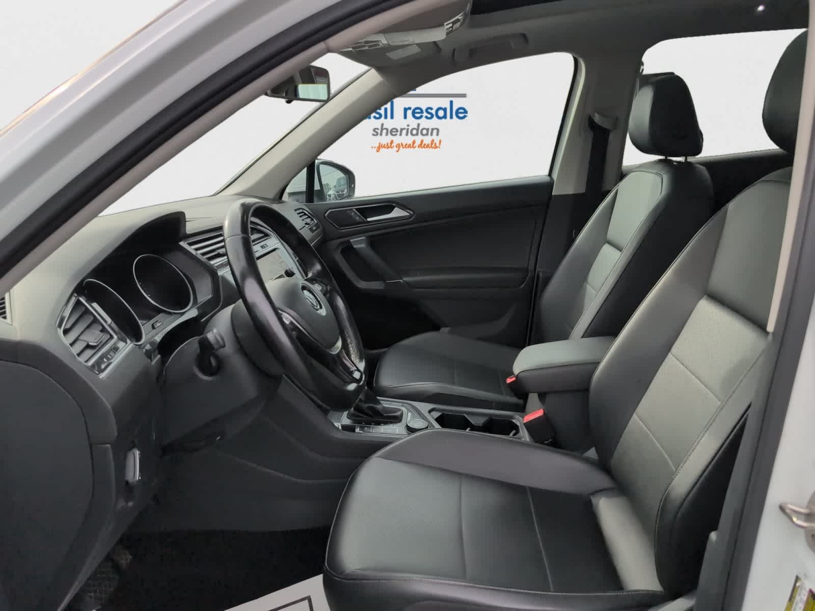 Used 2018 Pure White Volkswagen SE image 15