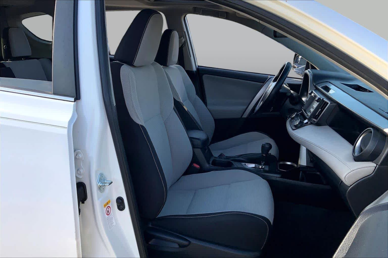 Used 2016 Super White Toyota XLE image 8
