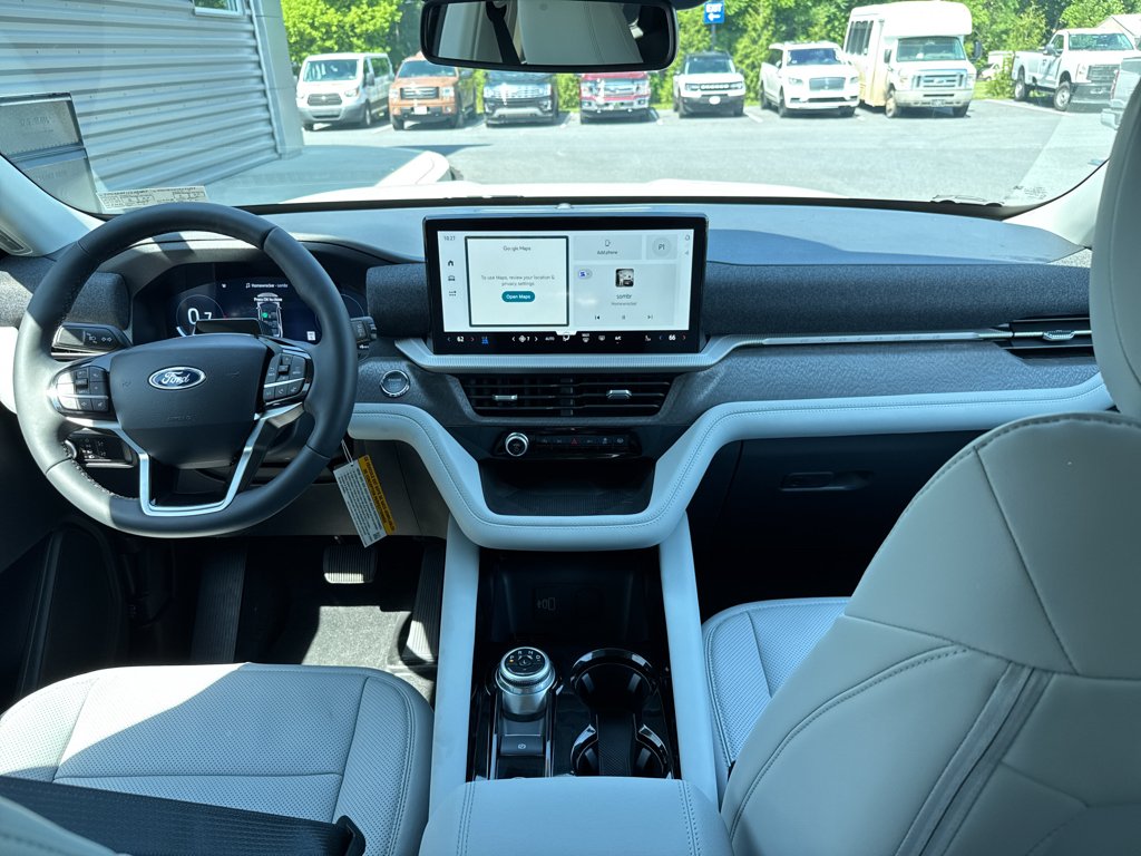 New 2026 Star White Metallic Tri-Coat Ford Platinum image 3