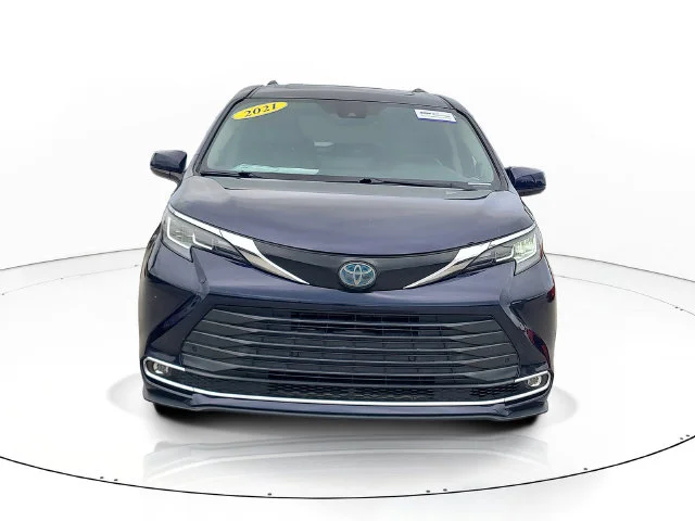 Certified Used 2021  Toyota XLE image 2