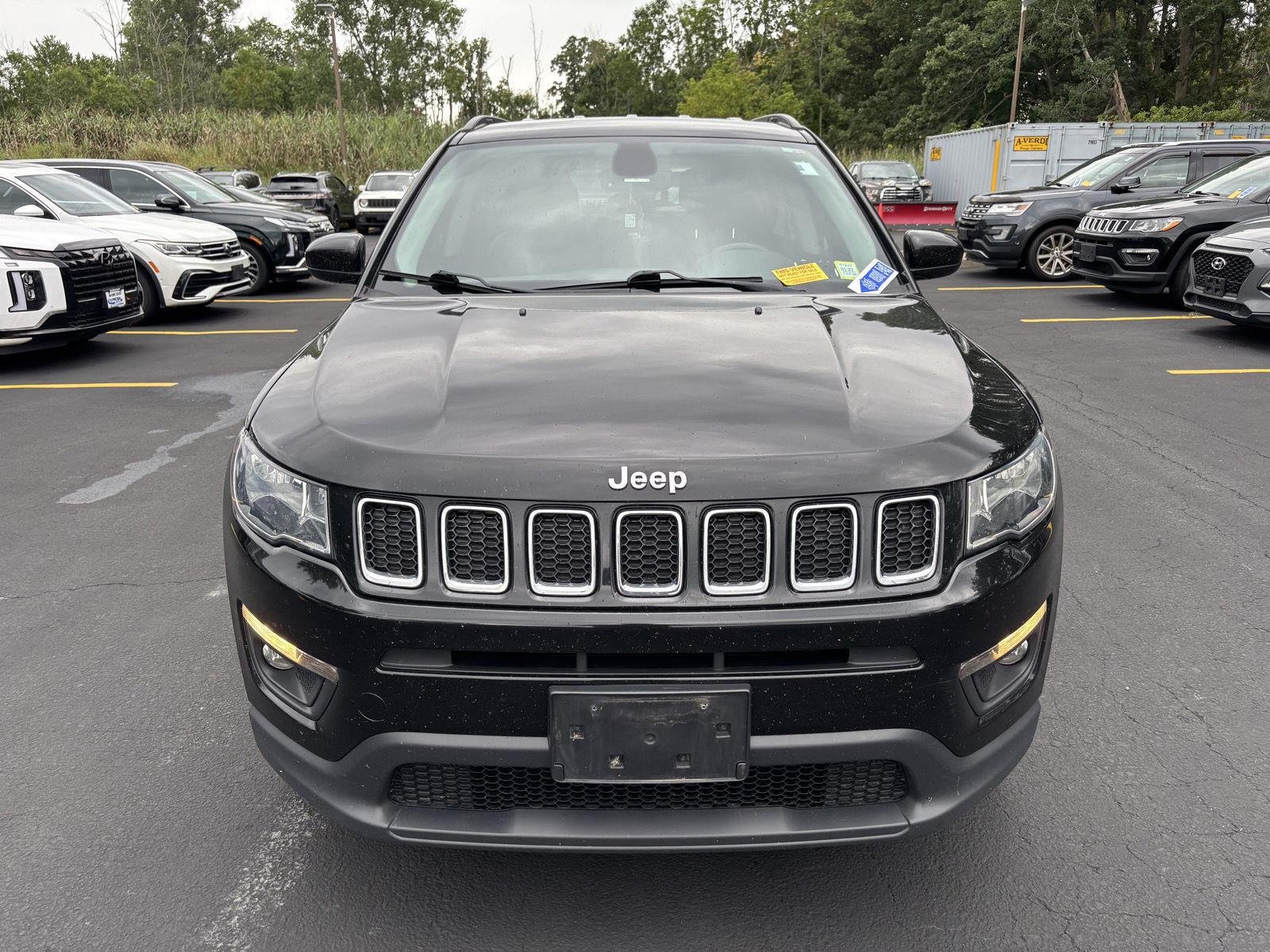 Used 2021 Diamond Black Crystal Pearlcoat Jeep Latitude image 19