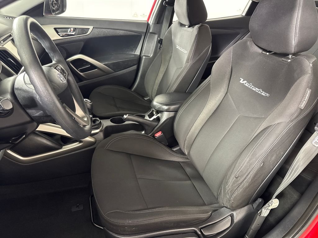 2013 Hyundai Veloster Base - Photo 11
