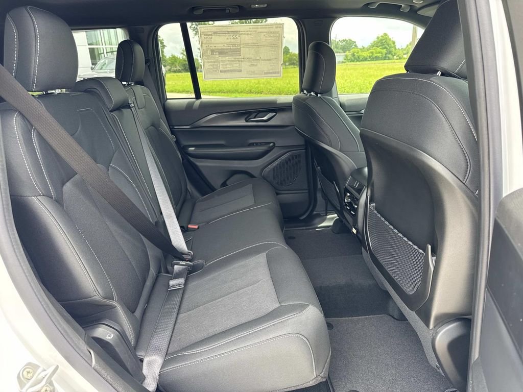 New 2026 Bright White Clear-Coat Exterior Paint Jeep Laredo X image 19