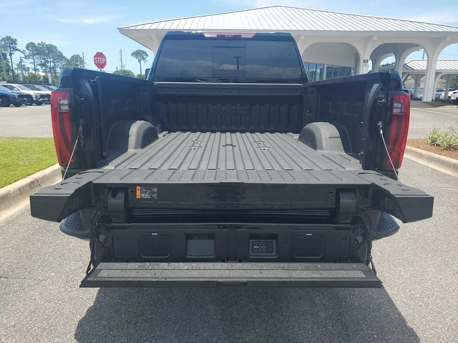 Used 2025 Onyx Black GMC Denali Ultimate image 6