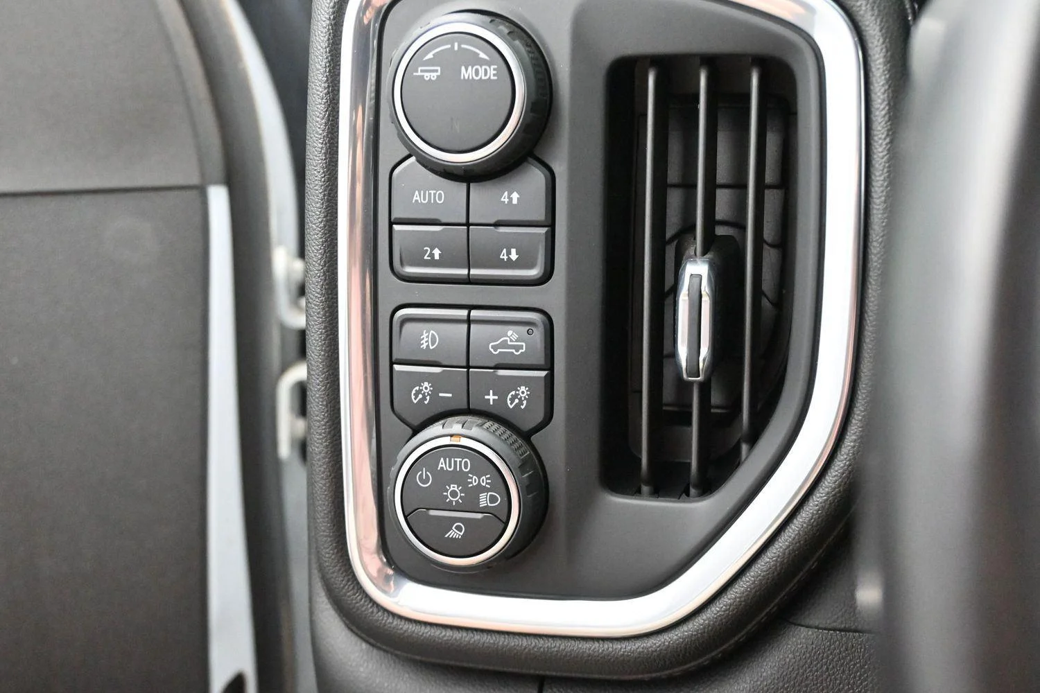 Used 2022 Summit White Chevrolet LTZ image 20