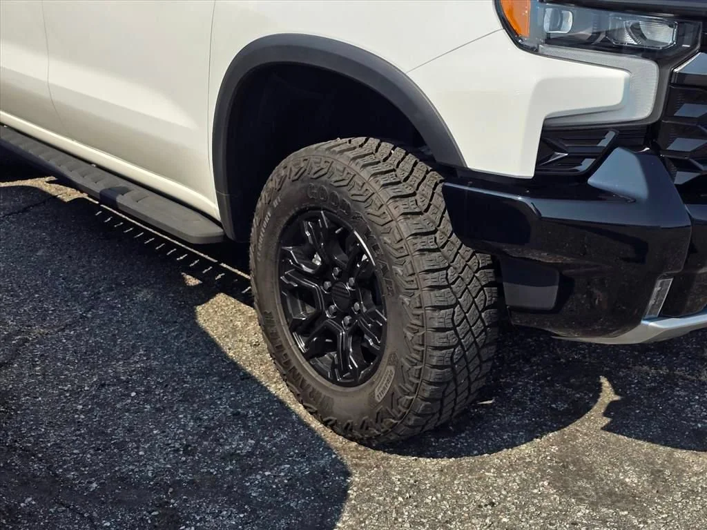Used 2024 Summit White Chevrolet ZR2 image 19