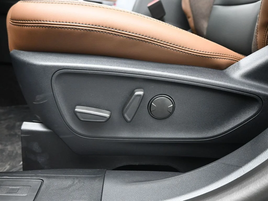 New 2025 Carbonized Gray Metallic Ford Outer Banks image 10