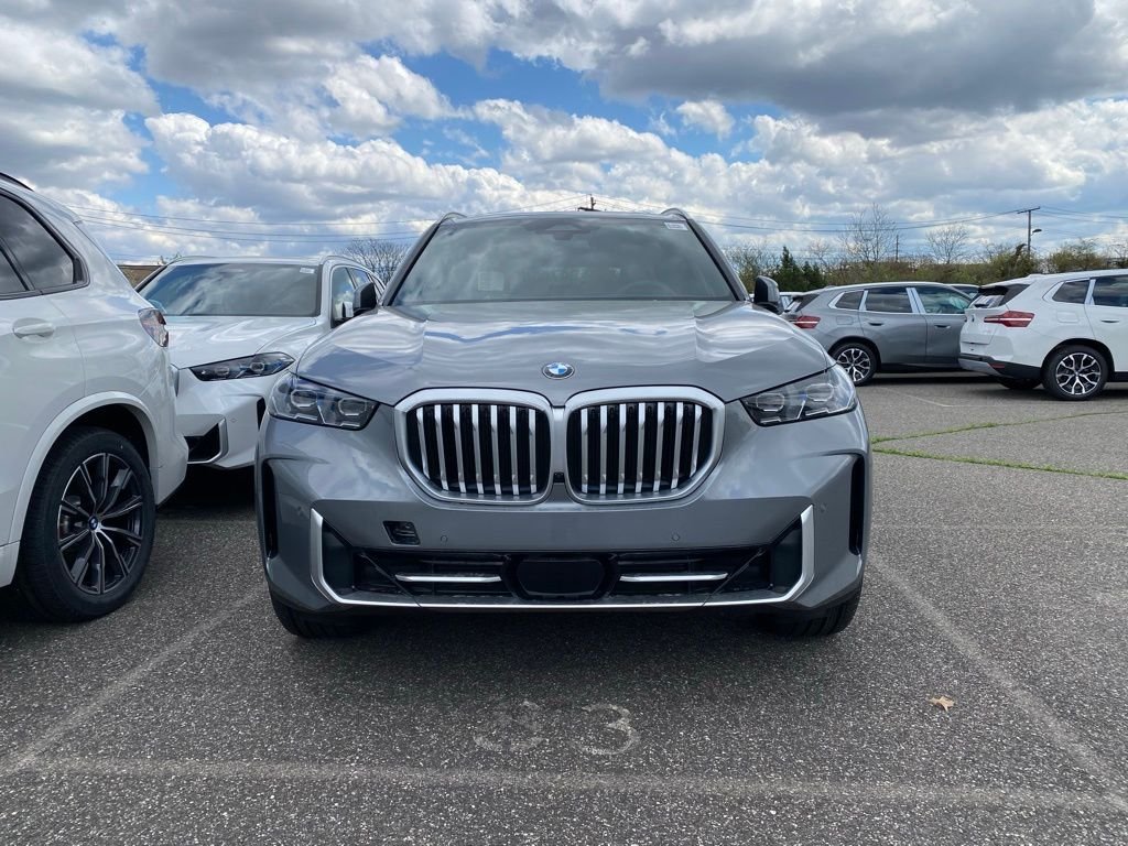 New 2026 Skyscraper Grey Metallic BMW xDrive40i image 2