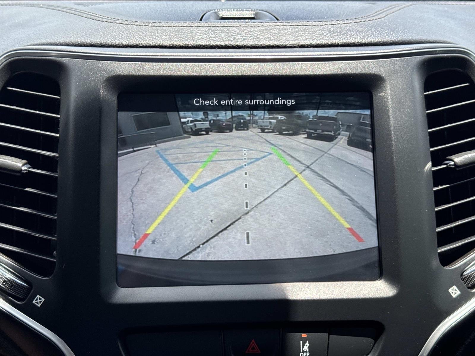 Used 2022 Diamond Black Crystal Pearlcoat Jeep Latitude Lux image 26