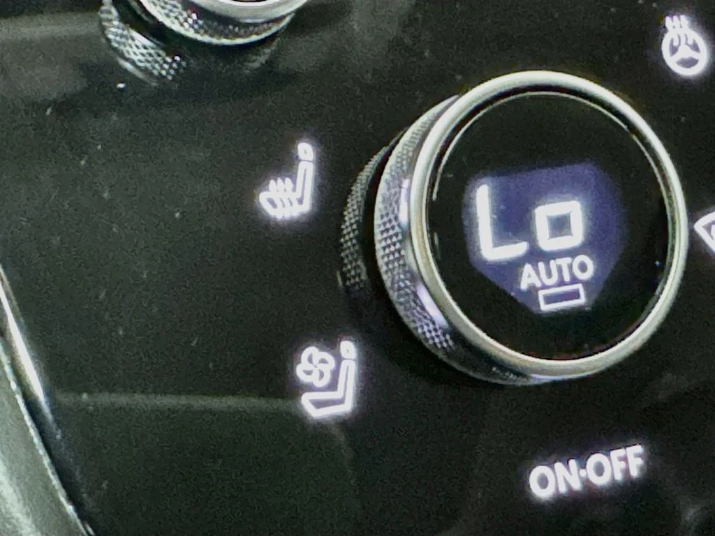 Certified Used 2024 Mineral INFINITI LUXE image 26