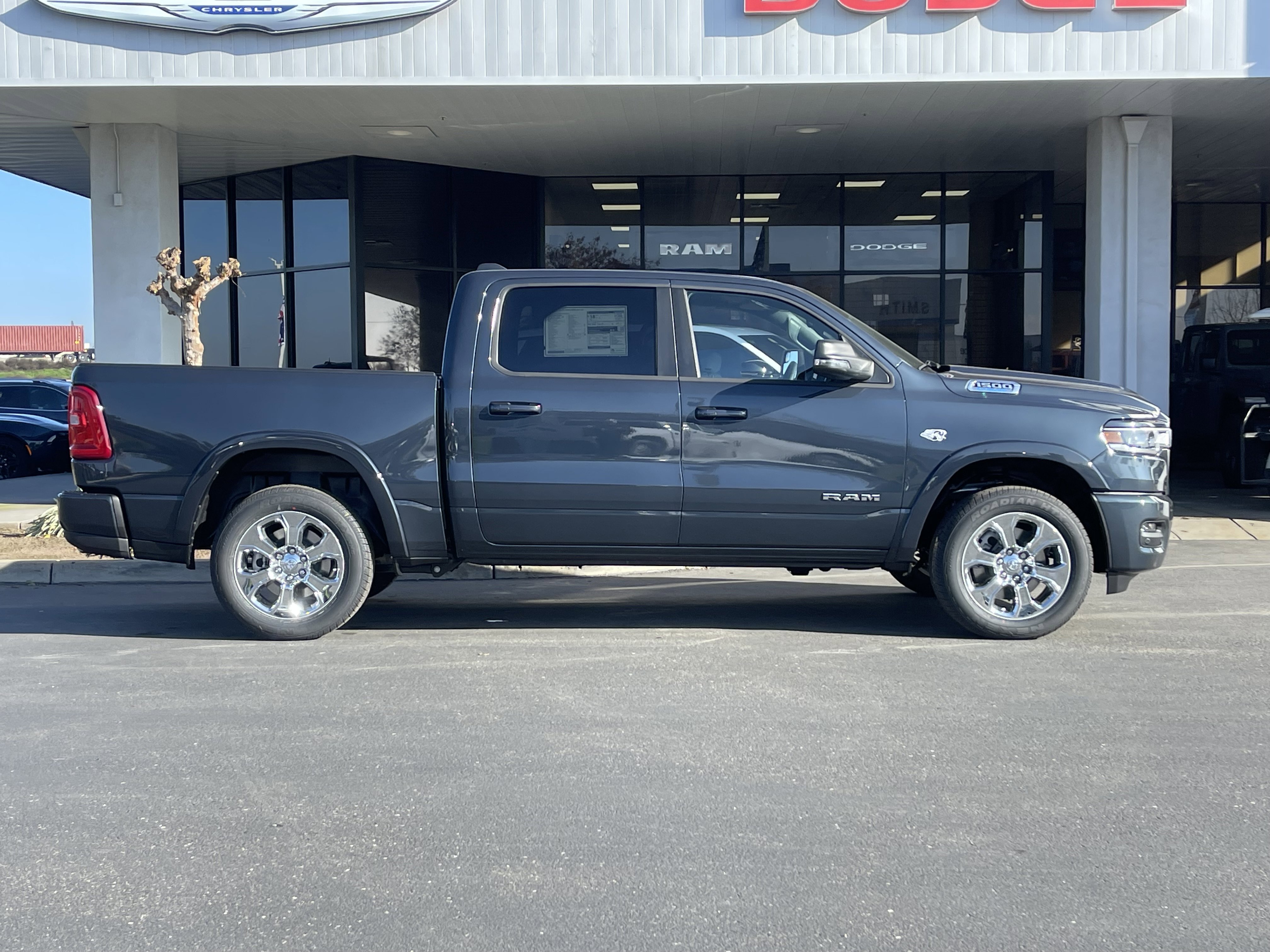 View vehicle photo 4