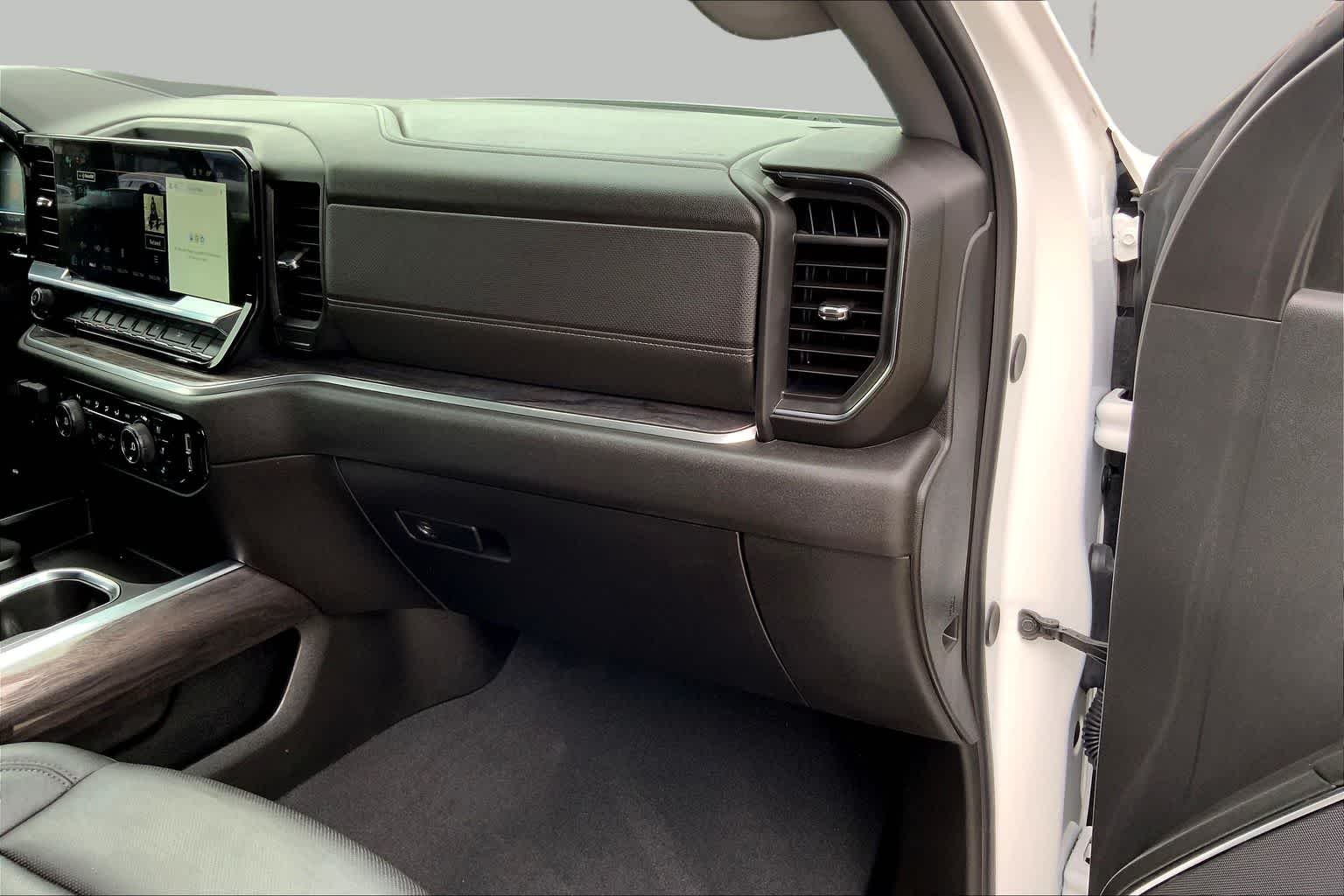 Used 2024 Summit White Chevrolet LTZ image 17