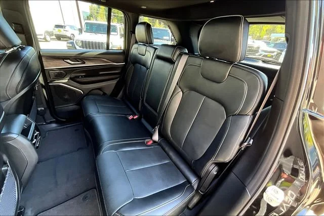 2025 Jeep Grand Cherokee Overland - Photo 11