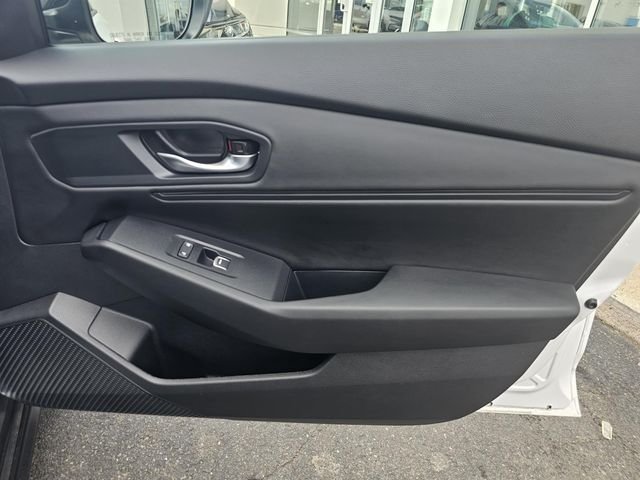 Used 2025  Honda SE image 12