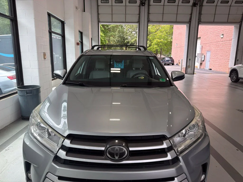 Used 2019 Silver Toyota XLE image 8