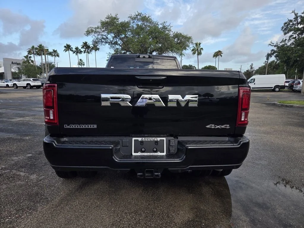 New 2026 Diamond Black Crystal Pearl-Coat Exterior Paint RAM Laramie image 4