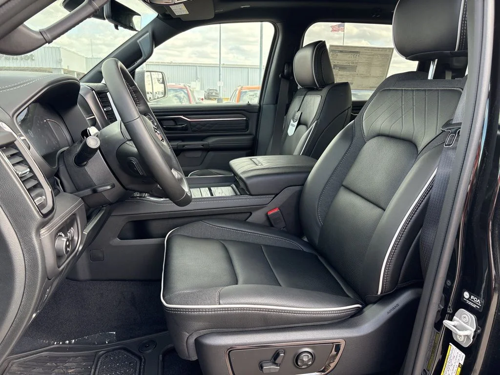New 2026 Diamond Black Crystal Pearl-Coat Exterior Paint RAM Limited image 14