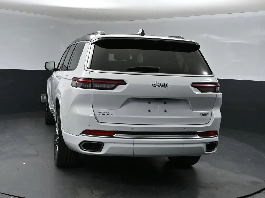 Used 2024 White Jeep Summit image 3