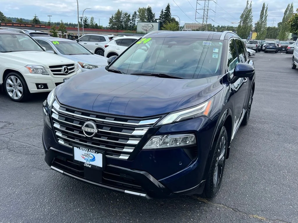 Used 2024 Deep Ocean Blue Nissan Platinum image 4