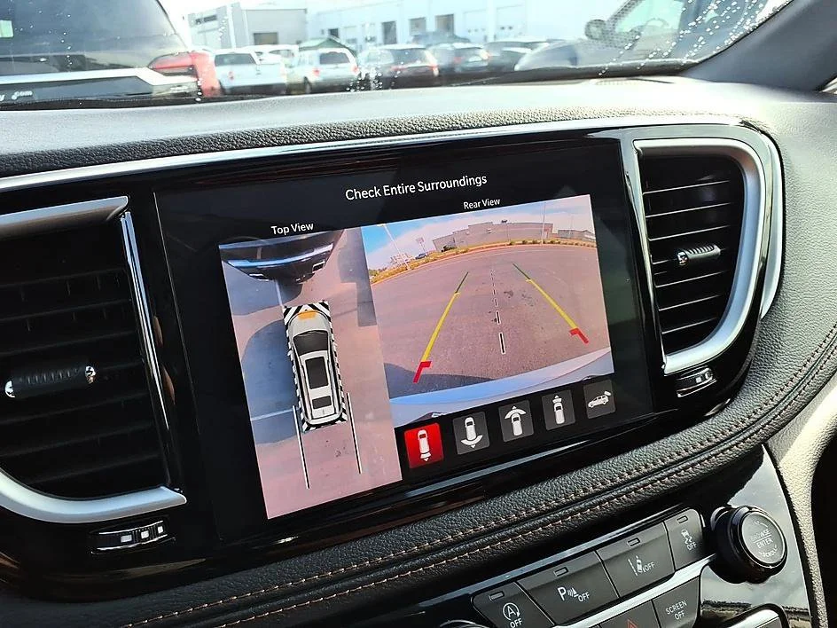 Used 2026 Silver Chrysler Pinnacle image 31
