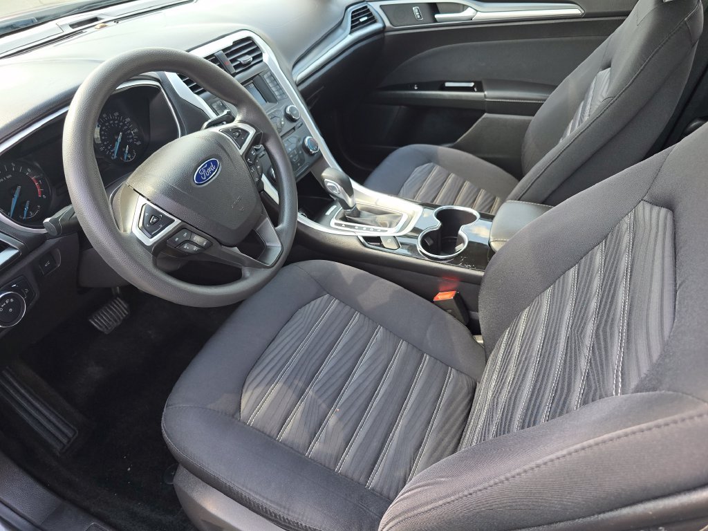 Used 2016 Gray Ford SE image 18