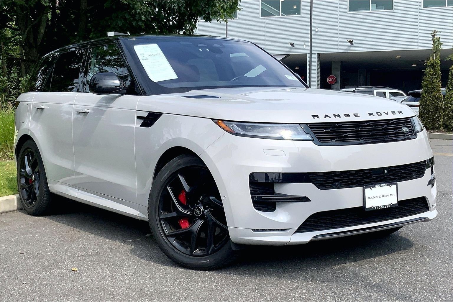 Used 2023 Borasco Gray Metallic Land Rover SE Dynamic image 7