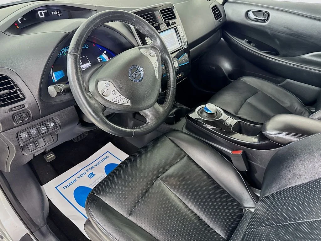 Used 2014 Brilliant Silver Nissan SL image 11
