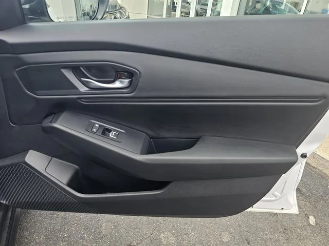 Used 2025  Honda SE image 12