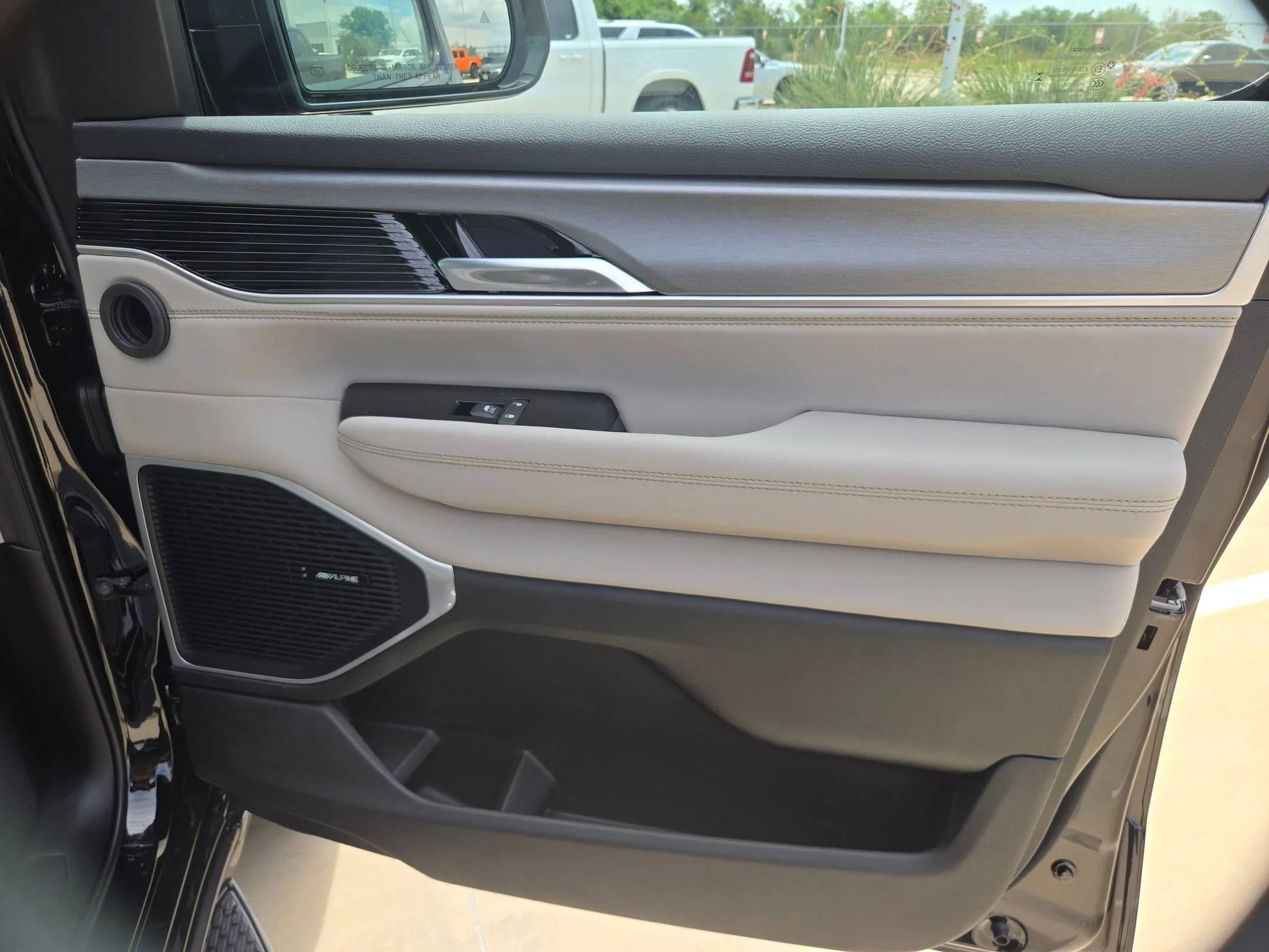 New 2026 High Gloss Black Exterior Paint Jeep  image 25