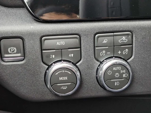 New 2026 Glacier White Tricoat GMC SLT image 25