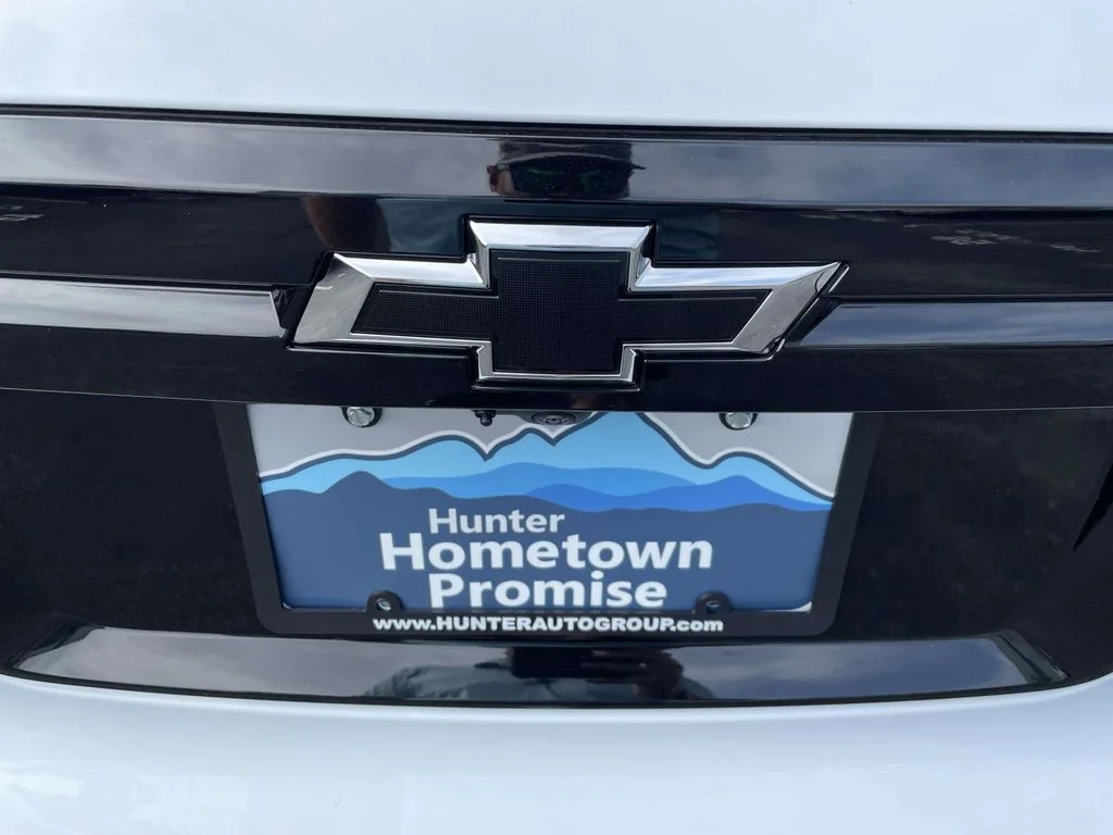 New 2026 Polar White Tricoat Chevrolet RS image 13