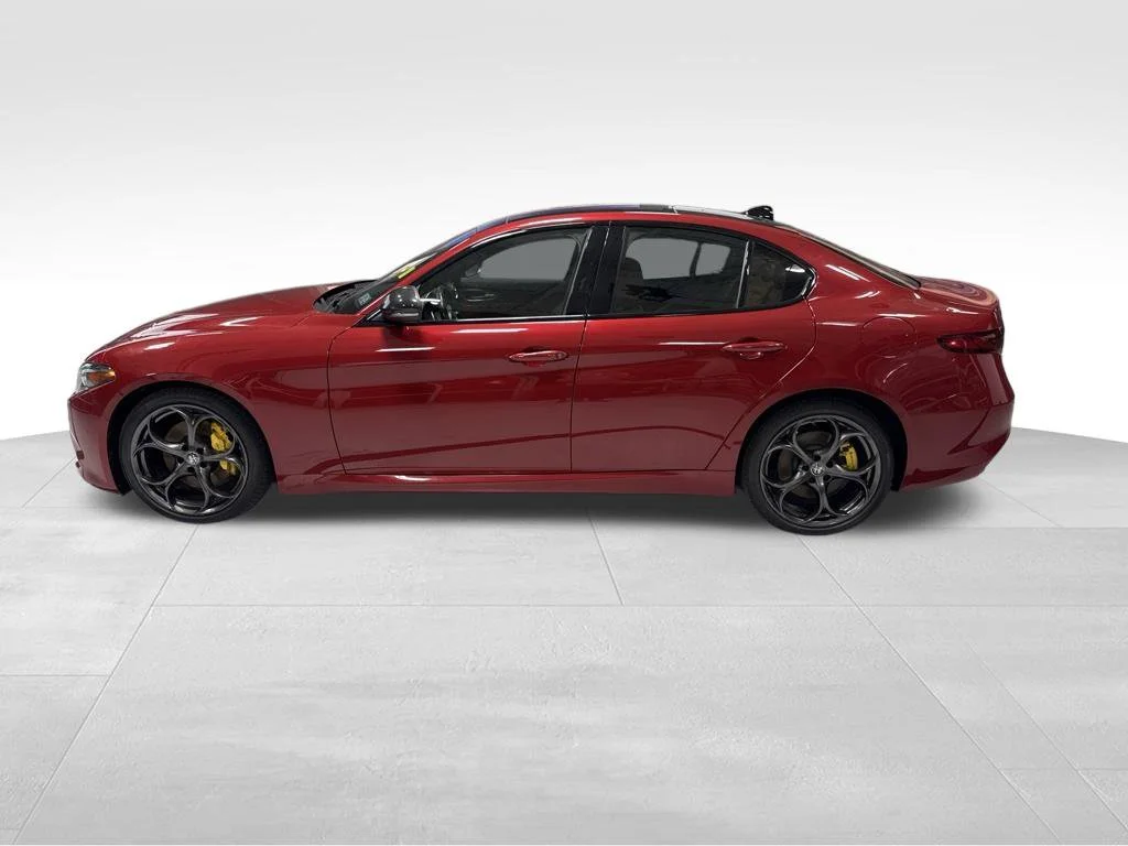Used 2021 Red Alfa Romeo Ti Sport image 3