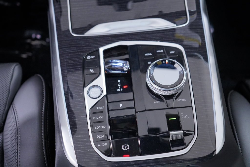 New 2027 Black Sapphire Metallic BMW xDrive40i image 18
