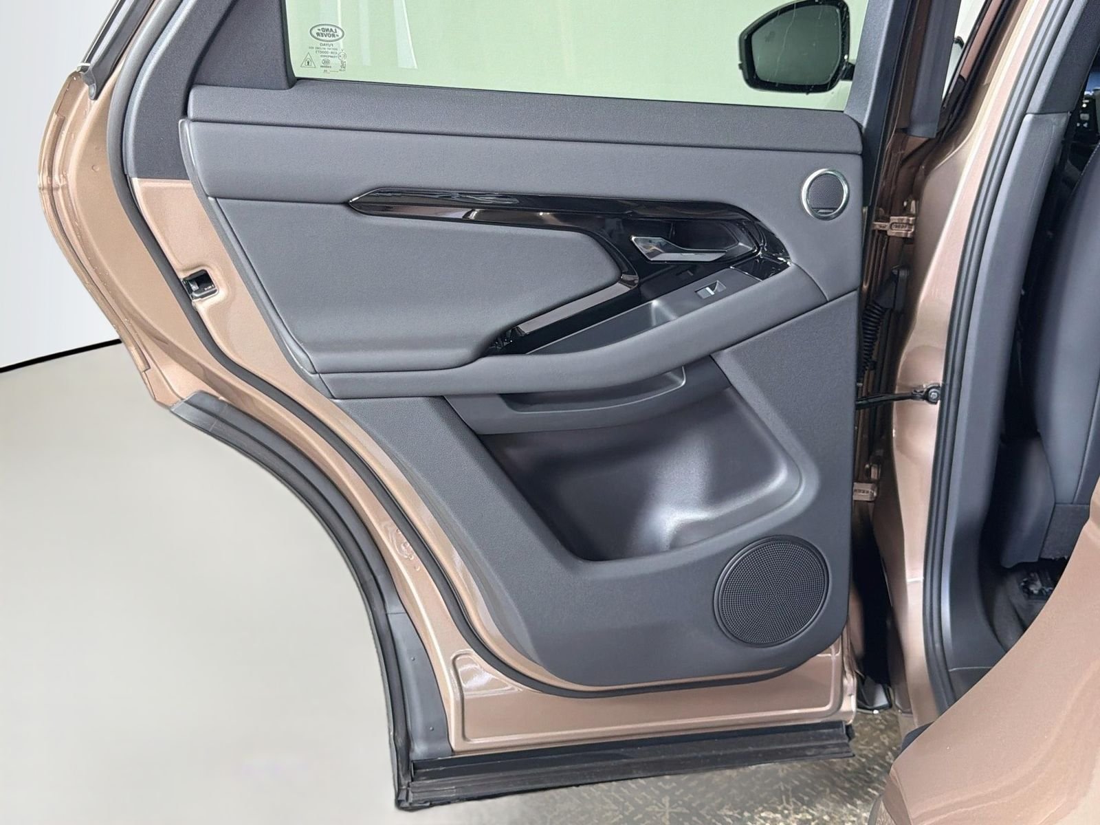 New 2026 Corinthian Bronze Land Rover Hoxton Edition image 26