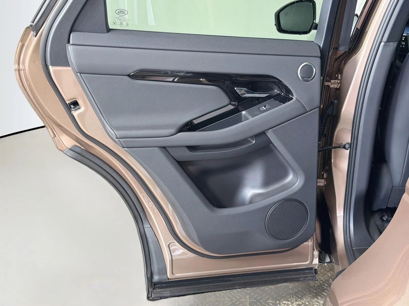 New 2026 Corinthian Bron Land Rover Hoxton Edition image 26