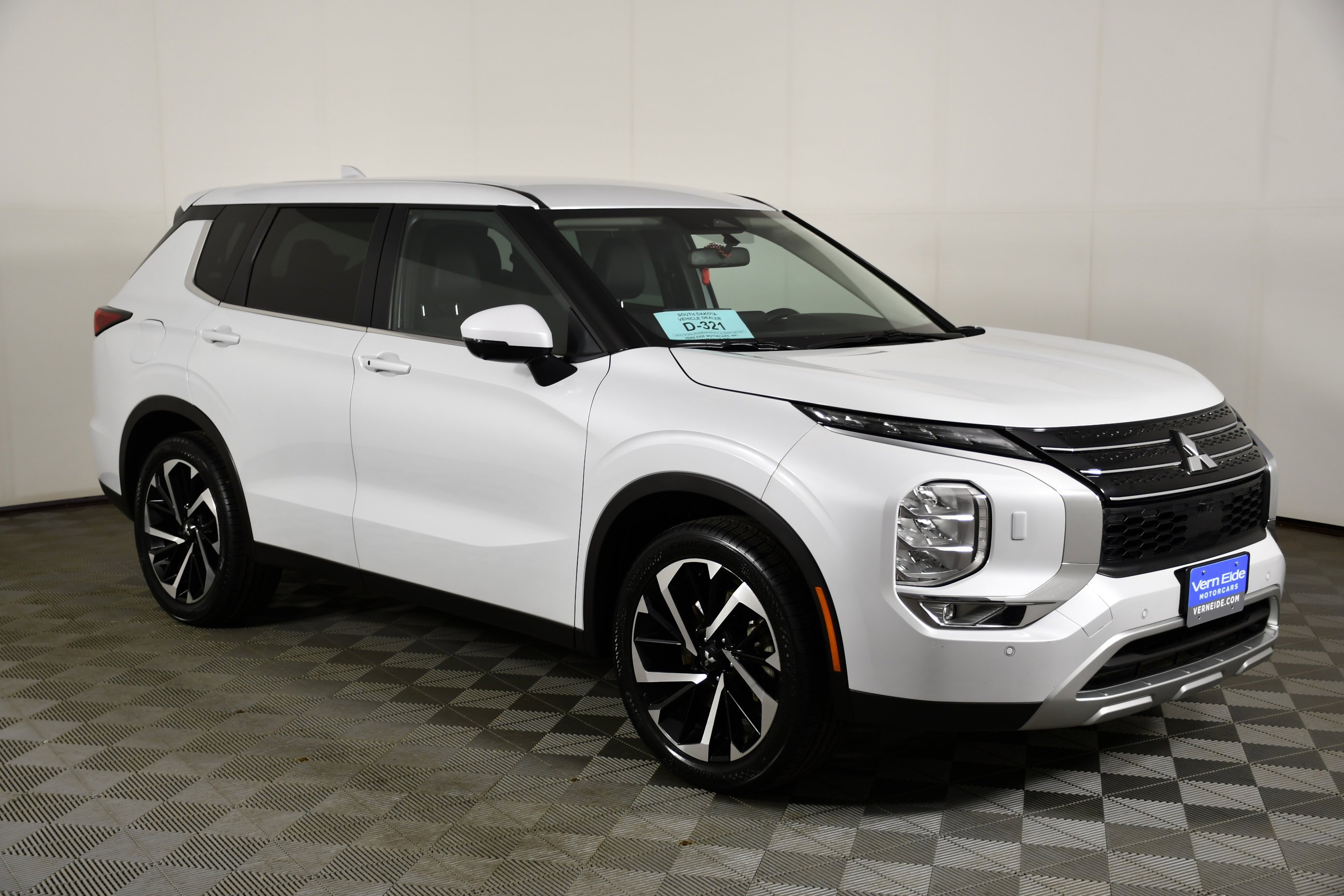 Certified Used 2022 White Diamond Mitsubishi SE image 4