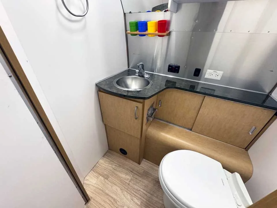 Used 2015  AIRSTREAM  image 30