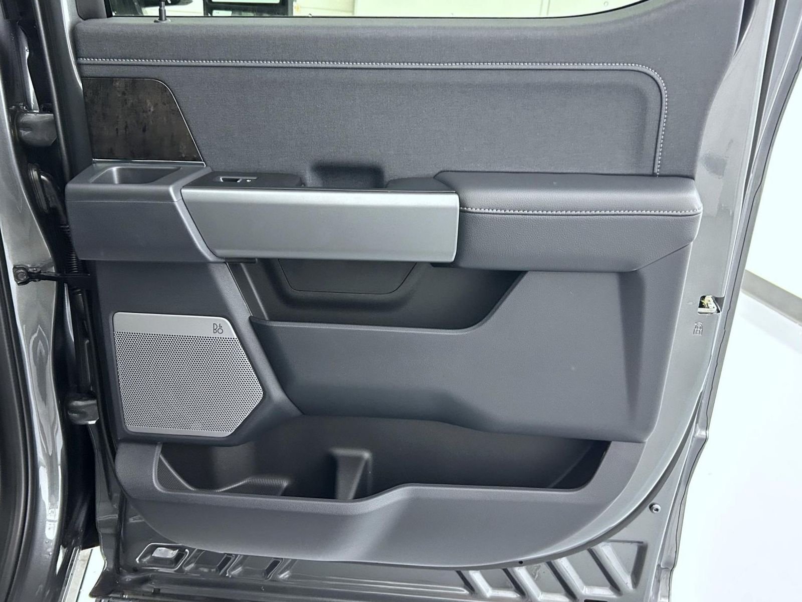 New 2026 Carbonized Gray Metallic Ford Lariat image 17