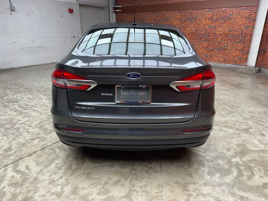 Used 2019 Magnetic Ford S image 3