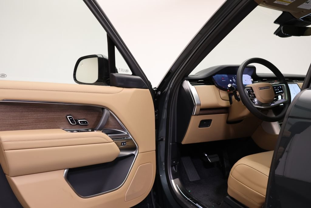 New 2026 Belgravia Green Land Rover SE image 27