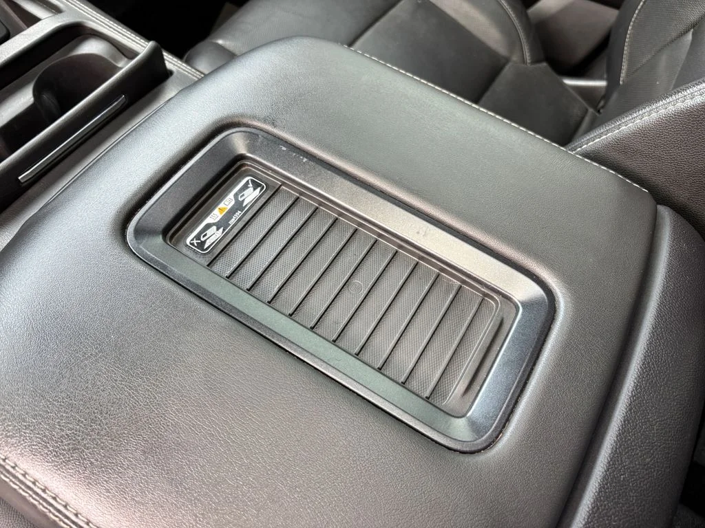 Used 2019 Black Chevrolet Premier image 38