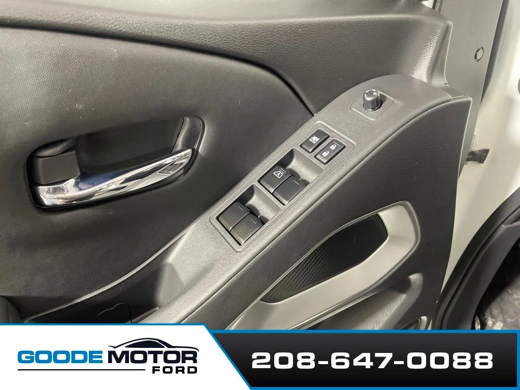 Certified Used 2022 Glacier White Nissan SV image 10