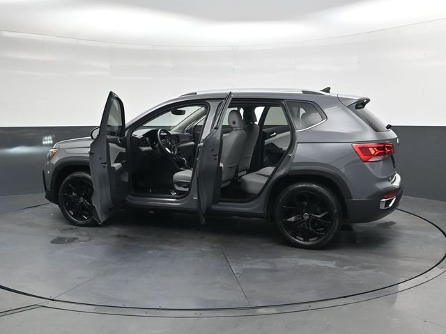 Used 2023 Gray Volkswagen 1.5T SE image 41