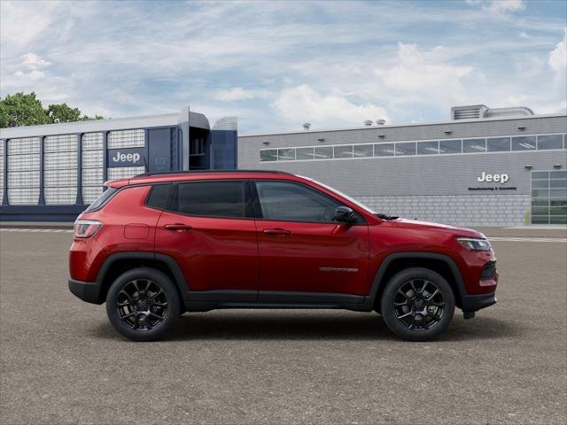 New 2026 Red Hot Pearl-Coat Exterior Paint Jeep Latitude image 12
