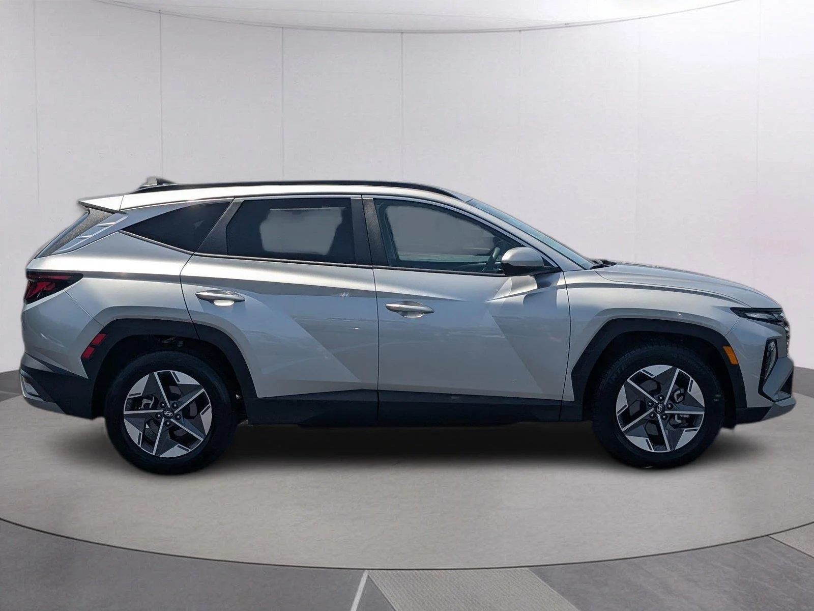 Used 2025 Shimmering Silver Hyundai SEL image 6