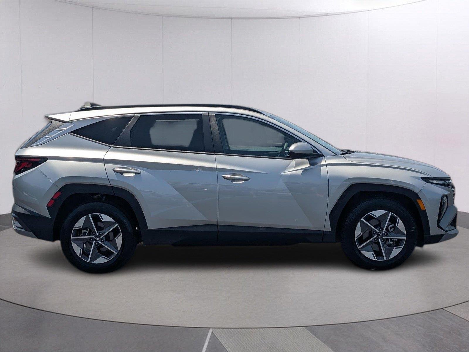 Used 2025 Shimmering Silver Hyundai SEL image 6