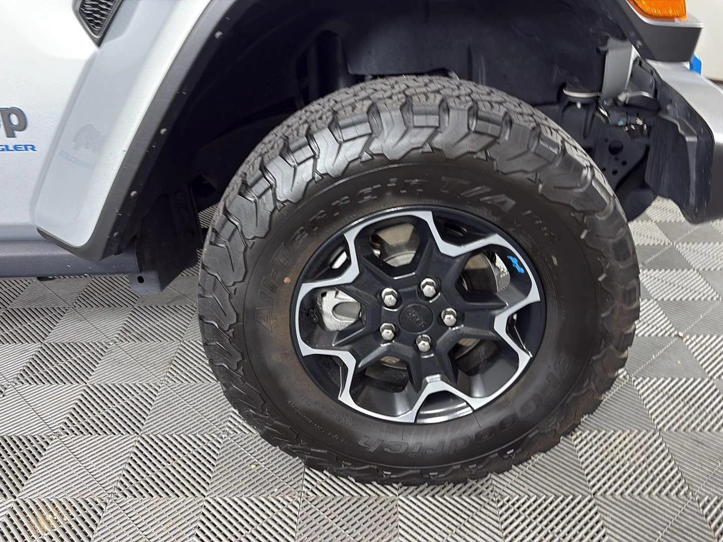 Used 2023 Silver Zynith Clearcoat Jeep Rubicon image 15