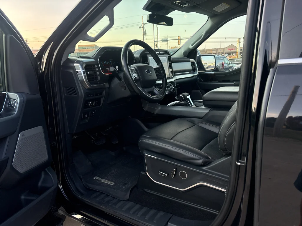 Used 2023 Agate Black Metallic Ford LARIAT image 11