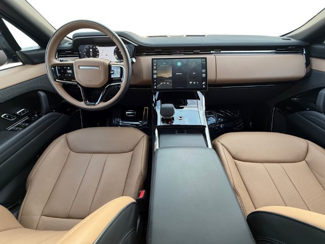 Used 2025 Santorini Black Metallic Land Rover Dynamic SE image 12
